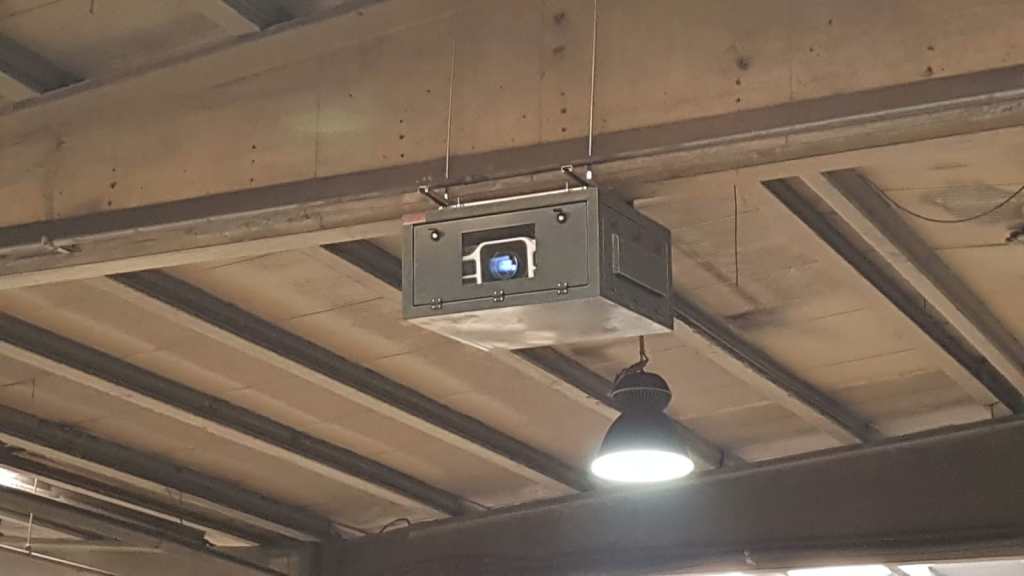 Projector in enclosures in high humidity or very cold warehouses